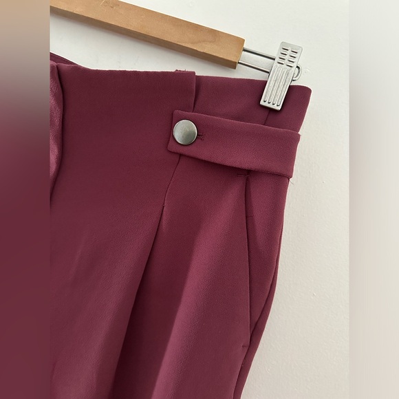 NWOT - RW&CO Raspberry Crepe Tapered Leg Pant with side detail - Picture 2 of 4